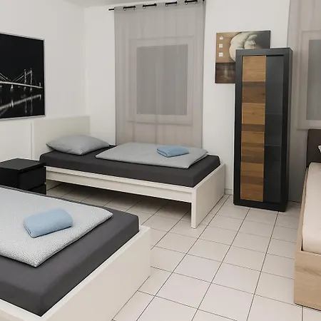 Mit 2 Separaten Zimmern Apartman Koblenz